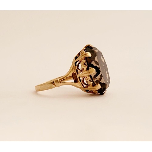 62 - A FANTASTIC VINTAGE 9CT YELLOW GOLD SMOKEY QUARTZ RING, the large oval shaped quartz is set within a... 