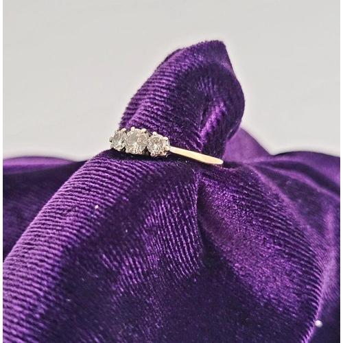 63 - A VINTAGE 18CT YELLOW GOLD THREE STONE DIAMOND RING, lovely delicate piece of vintage jewellery, wit... 