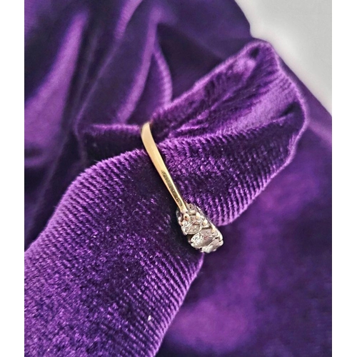 63 - A VINTAGE 18CT YELLOW GOLD THREE STONE DIAMOND RING, lovely delicate piece of vintage jewellery, wit... 