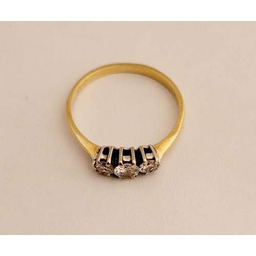 63 - A VINTAGE 18CT YELLOW GOLD THREE STONE DIAMOND RING, lovely delicate piece of vintage jewellery, wit... 