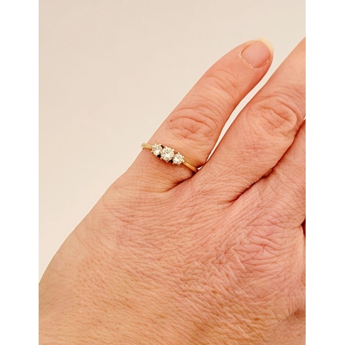 63 - A VINTAGE 18CT YELLOW GOLD THREE STONE DIAMOND RING, lovely delicate piece of vintage jewellery, wit... 