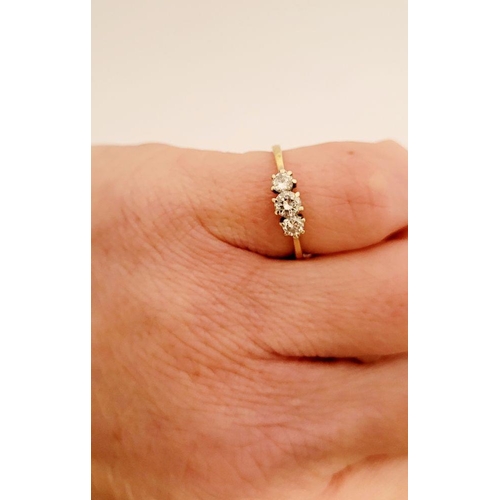 63 - A VINTAGE 18CT YELLOW GOLD THREE STONE DIAMOND RING, lovely delicate piece of vintage jewellery, wit... 