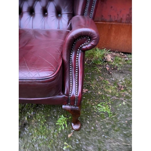 67 - A GOOD LEATHER CHESTERFIELD WINGBACK ARMCHAIR, nice deep button back, stud upholstery to wingback an... 