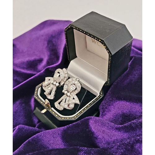 68 - A WONDERFUL ART DECO PAIR OF SPARKING DIAMOND EARRINGS IN PLATINUM, circa 1940s / 50s, with an appro... 