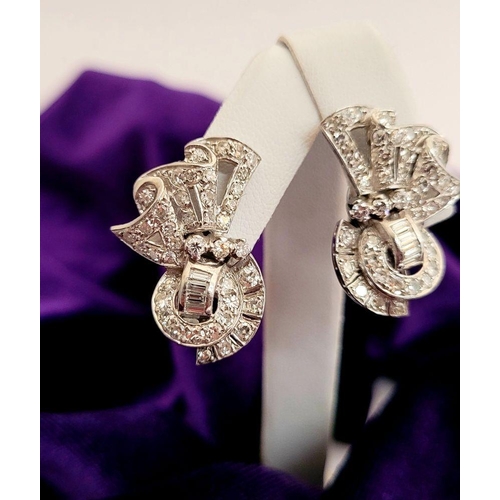 68 - A WONDERFUL ART DECO PAIR OF SPARKING DIAMOND EARRINGS IN PLATINUM, circa 1940s / 50s, with an appro... 