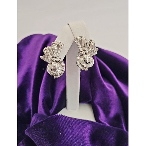 68 - A WONDERFUL ART DECO PAIR OF SPARKING DIAMOND EARRINGS IN PLATINUM, circa 1940s / 50s, with an appro... 