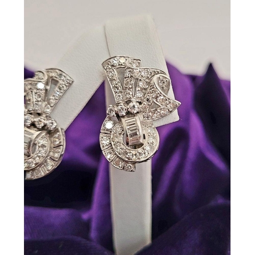 68 - A WONDERFUL ART DECO PAIR OF SPARKING DIAMOND EARRINGS IN PLATINUM, circa 1940s / 50s, with an appro... 