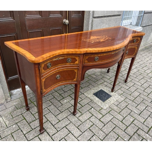 85 - AN EXCELLENT MAHOGANY & SATINWOOD INLAID SERPENTINE CONSOLE TABLE, the serpentine shaped top with ce... 