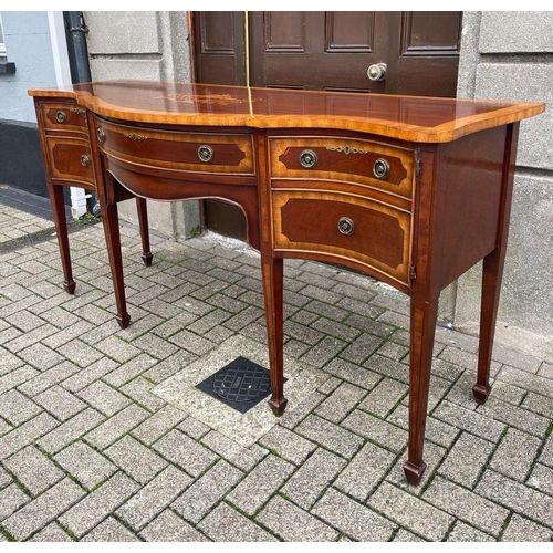 85 - AN EXCELLENT MAHOGANY & SATINWOOD INLAID SERPENTINE CONSOLE TABLE, the serpentine shaped top with ce... 