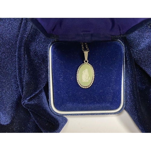 86 - A CASED WEDGWOOD JASPERWARE PENDANT NECKLACE, pendant in green and white mounted on silver with rope... 