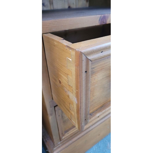 92 - A GOOD PAIR OF PINE BEDSIDE LOCKERS / LAMP LOCKERS, each with an open shelf having a shaped skirt to... 