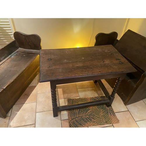 260 - AN ANTIQUE 19TH CENTURY OAK COUNTRY STYLE TABLE, ideal for a lamp, or could fit in a hallway, with b... 