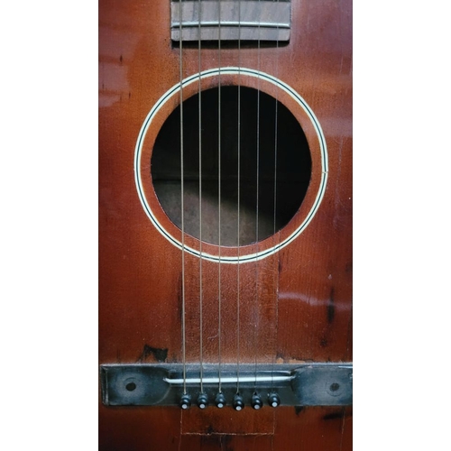 27 - AN EARLY 20TH CENTURY GIBSON GUITAR: The guitar is possibly a 1930s era Gibson Roy Smeck Stage De Lu... 