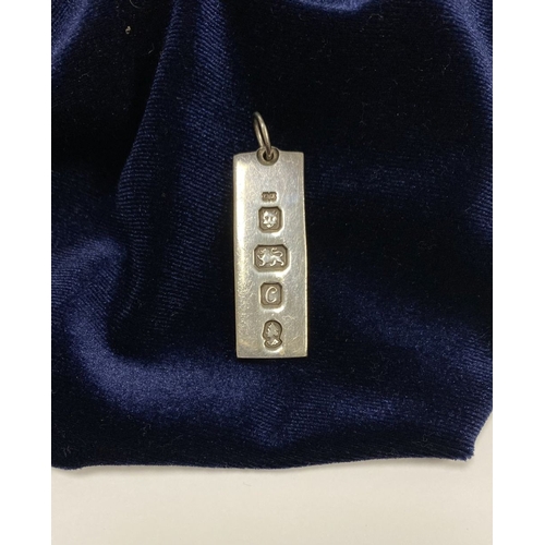 104 - A LARGE STERLING SILVER INGOT PENDANT, Hallmarked CJ, London c.1977. Dimensions: 4.3cm high x 1.5cm ... 