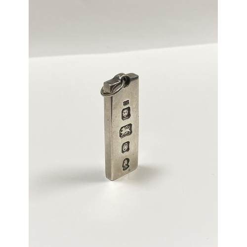 104 - A LARGE STERLING SILVER INGOT PENDANT, Hallmarked CJ, London c.1977. Dimensions: 4.3cm high x 1.5cm ... 