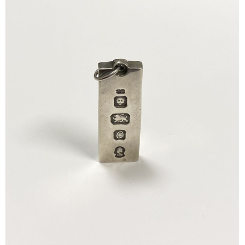 104 - A LARGE STERLING SILVER INGOT PENDANT, Hallmarked CJ, London c.1977. Dimensions: 4.3cm high x 1.5cm ... 