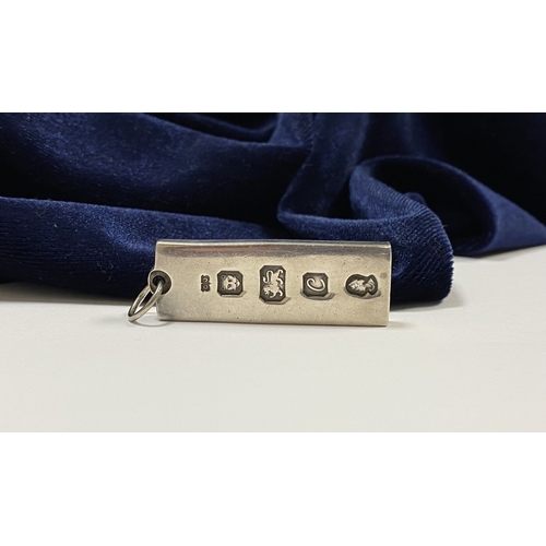104 - A LARGE STERLING SILVER INGOT PENDANT, Hallmarked CJ, London c.1977. Dimensions: 4.3cm high x 1.5cm ... 