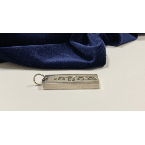 104 - A LARGE STERLING SILVER INGOT PENDANT, Hallmarked CJ, London c.1977. Dimensions: 4.3cm high x 1.5cm ... 