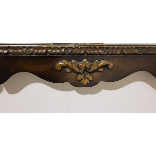 113 - A GOOD QUALITY EARLY 20TH CENTURY GEORGIAN STYLE WALNUT & GILTWOOD MIRROR, lovely scroll shape to th... 