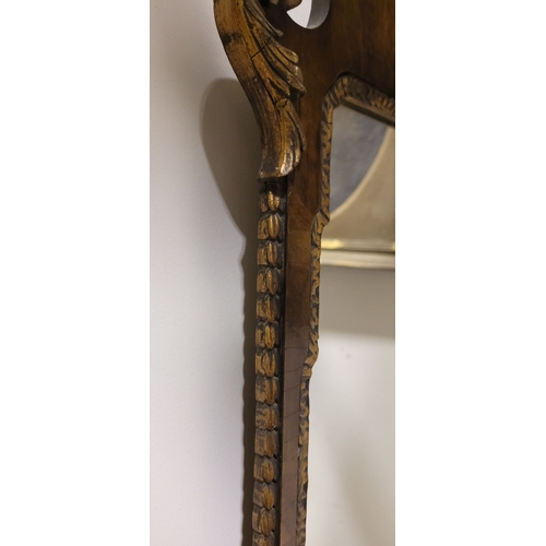 113 - A GOOD QUALITY EARLY 20TH CENTURY GEORGIAN STYLE WALNUT & GILTWOOD MIRROR, lovely scroll shape to th... 