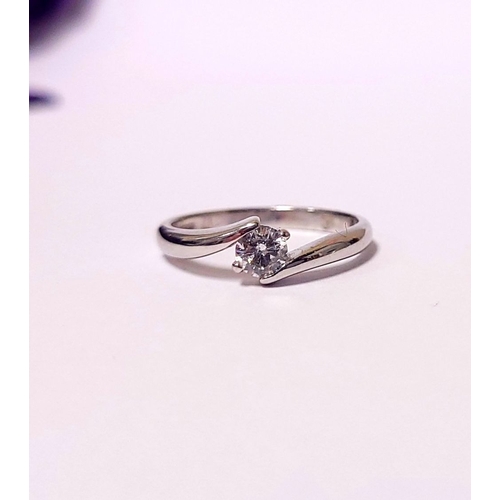 15 - A BEAUTIFUL 18CT WHITE GOLD DIAMOND SOLITAIRE RING, with a crossover setting, 18ct white gold band. ... 