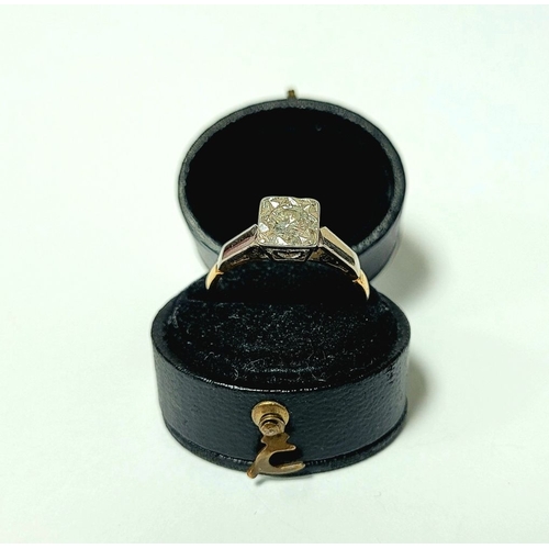 19 - A WONDERFUL VINTAGE EARLY 20TH CENTURY DIAMOND SOLITAIRE RING, the stunning round cut diamond is set... 