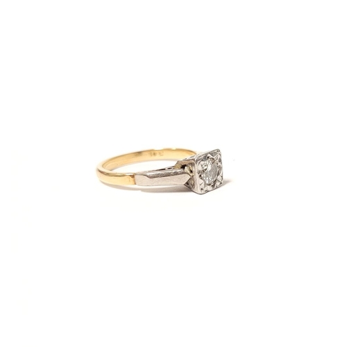 19 - A WONDERFUL VINTAGE EARLY 20TH CENTURY DIAMOND SOLITAIRE RING, the stunning round cut diamond is set... 