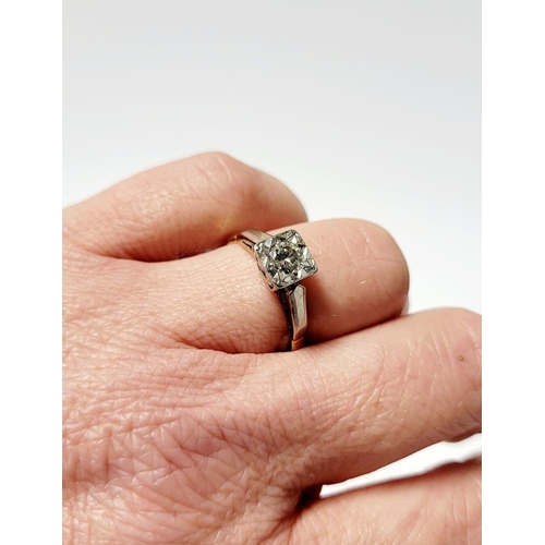 19 - A WONDERFUL VINTAGE EARLY 20TH CENTURY DIAMOND SOLITAIRE RING, the stunning round cut diamond is set... 