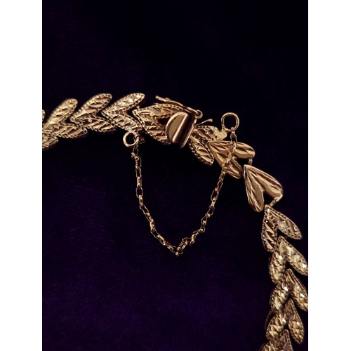 30 - A BEAUTIFUL LEAF DESIGN 14CT YELLOW GOLD LINK BRACELET, lovely movement to the piece, marked 14K. Me... 