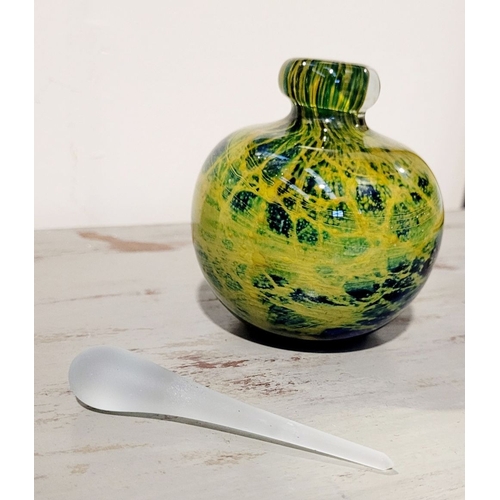 37 - A BEAUTIFUL MALTESE GLASS SCENT BOTTLE: MICHAEL HARRIS FOR MDINA STUDIO, with stopper. Gorgeous gree... 