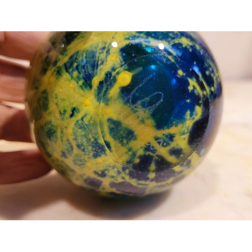 37 - A BEAUTIFUL MALTESE GLASS SCENT BOTTLE: MICHAEL HARRIS FOR MDINA STUDIO, with stopper. Gorgeous gree... 