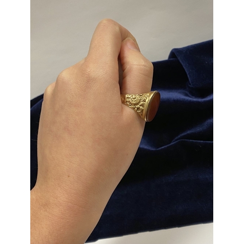 39 - A REALLY BEAUTIFUL 9CT YELLOW GOLD CARNELIAN SIGNET RING, with central large oval cut Carnelian, in ... 