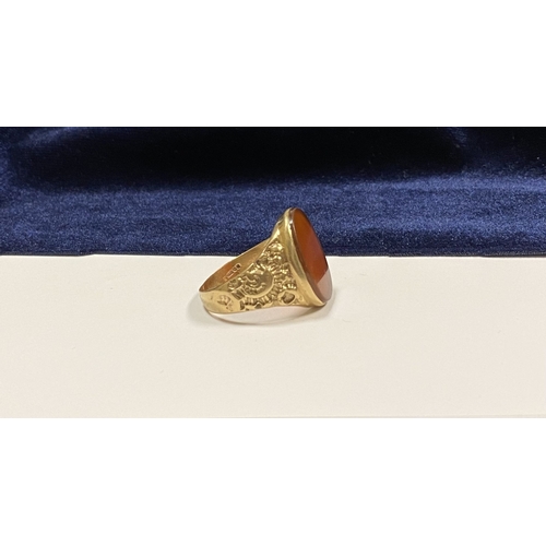 39 - A REALLY BEAUTIFUL 9CT YELLOW GOLD CARNELIAN SIGNET RING, with central large oval cut Carnelian, in ... 