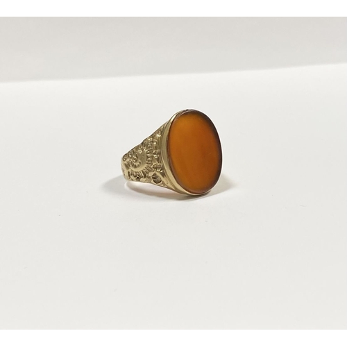 39 - A REALLY BEAUTIFUL 9CT YELLOW GOLD CARNELIAN SIGNET RING, with central large oval cut Carnelian, in ... 