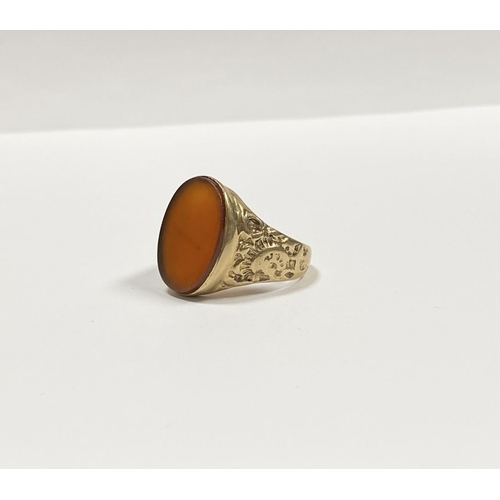 39 - A REALLY BEAUTIFUL 9CT YELLOW GOLD CARNELIAN SIGNET RING, with central large oval cut Carnelian, in ... 
