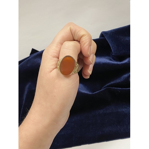 39 - A REALLY BEAUTIFUL 9CT YELLOW GOLD CARNELIAN SIGNET RING, with central large oval cut Carnelian, in ... 