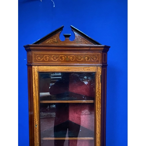 52 - AN EXCELLENT MAHOGANY INLAID CORNER CABINET, in the Edwards & Roberts style. With pediment to top ab... 