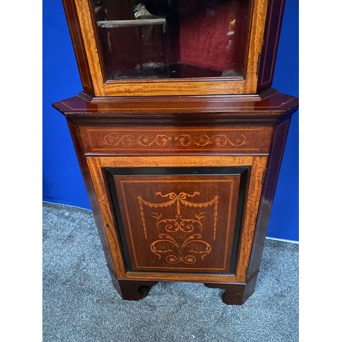 52 - AN EXCELLENT MAHOGANY INLAID CORNER CABINET, in the Edwards & Roberts style. With pediment to top ab... 