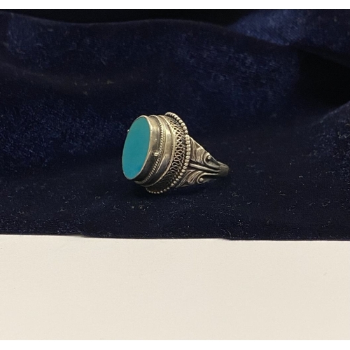 72 - A STERLING SILVER & TURQUOISE ‘LOCKET/POISON’ RING, featuring oval cut turquoise bezel set in raised... 