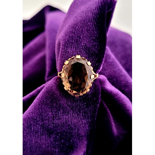 82 - A FANTASTIC VINTAGE 9CT YELLOW GOLD SMOKEY QUARTZ RING, the large oval shaped quartz is set within a... 