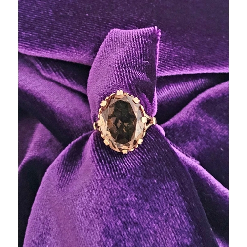 82 - A FANTASTIC VINTAGE 9CT YELLOW GOLD SMOKEY QUARTZ RING, the large oval shaped quartz is set within a... 