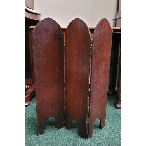 88 - A BEAUTIFUL HAND CARVED FOLDING WOODEN SCREEN, the front of each of the three panels decorated with ... 