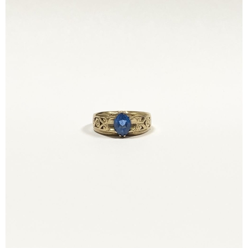 91 - A NICE 9CT YELLOW GOLD MARQUISE CUT SOLITAIRE RING, with central marquise cut vibrant blue gemstone ... 
