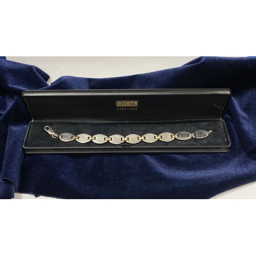 92 - A FINE CASED STERLING SILVER BRACELET, hallmarked 925 to clasp and bracelet. Dimensions: 19cm long a... 