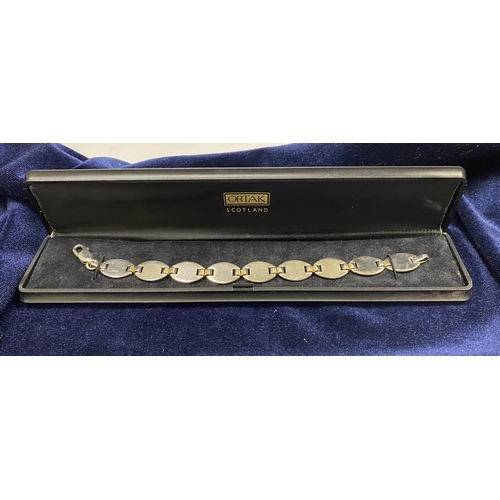 92 - A FINE CASED STERLING SILVER BRACELET, hallmarked 925 to clasp and bracelet. Dimensions: 19cm long a... 