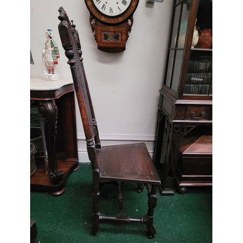 98 - A TALL BACKED SINGLE WILLIAM & MARY OAK HALL CHAIR, with a carved domed crest rail with woven cane b... 