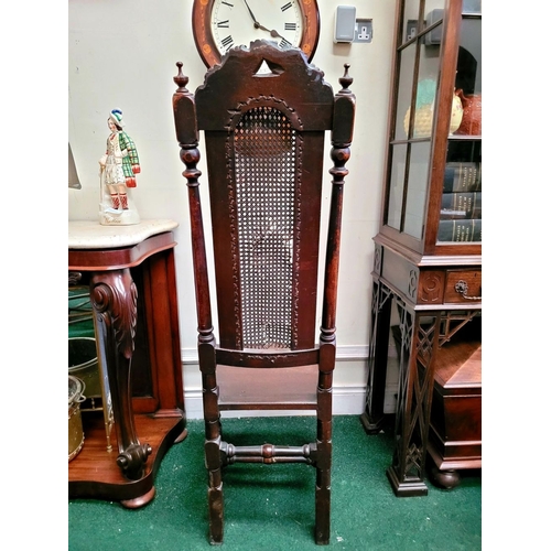 98 - A TALL BACKED SINGLE WILLIAM & MARY OAK HALL CHAIR, with a carved domed crest rail with woven cane b... 