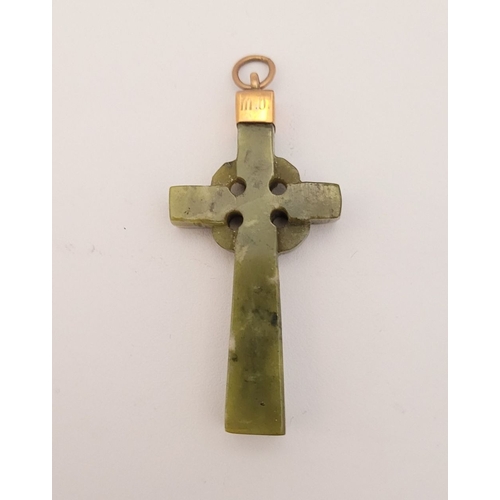 113 - AN IRISH GREEN MARBLE HIGH-CROSS PENDANT, with rose gold coloured cap & loop; engraved with initials... 