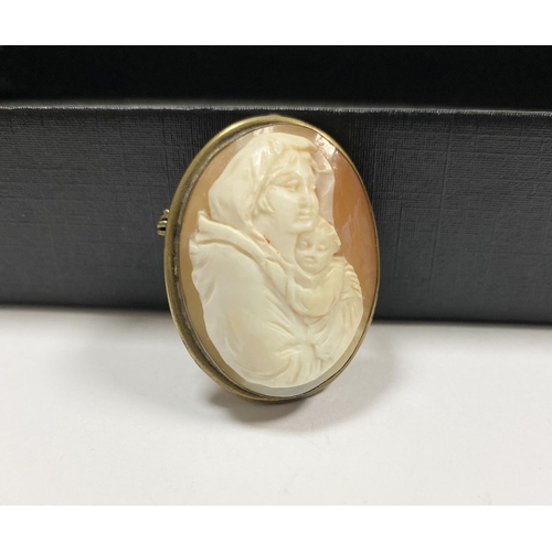 124 - A RELIGIOUS CAMEO BROOCH/PENDANT, oval form, highly carved, set on unmarked metal with pin clasp to ... 