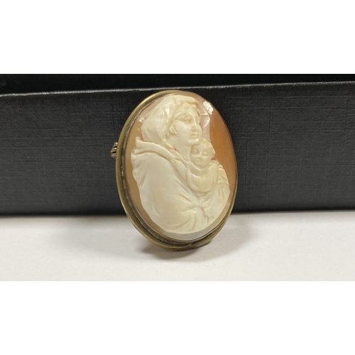 124 - A RELIGIOUS CAMEO BROOCH/PENDANT, oval form, highly carved, set on unmarked metal with pin clasp to ... 